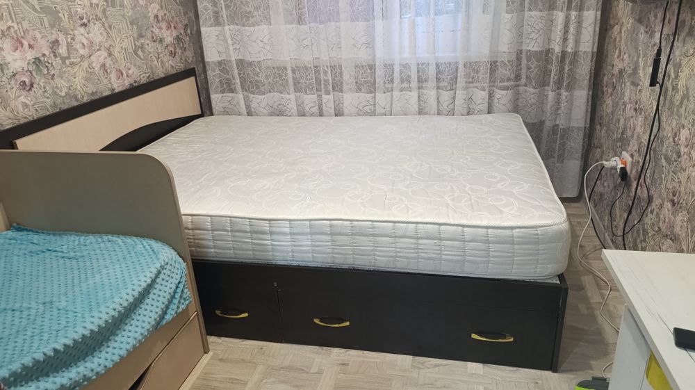 Продам кровать с матрасом
