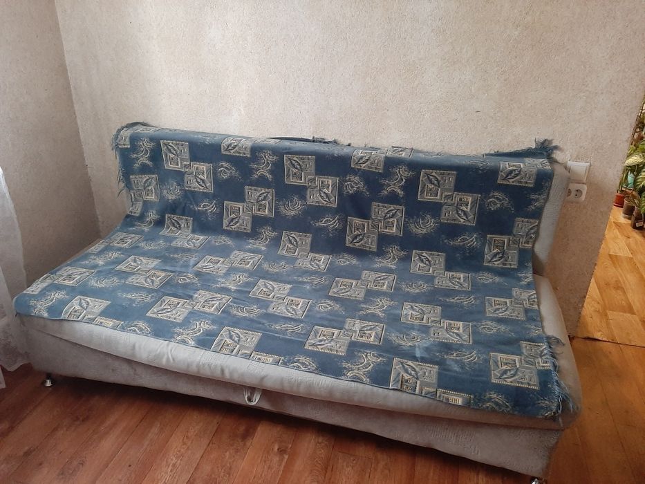 Диван, б/у, на поролоне, раскладывается
