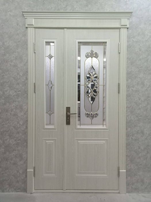 Gulli naqshli oyna vitraj