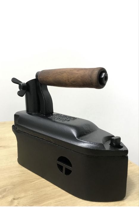 Fier de calcat cu horn vertical  RARITATE !