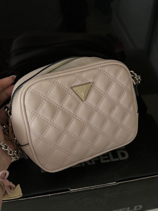 Чанти Guess и раница Love Moschino