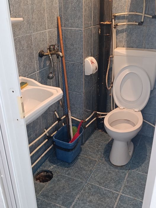 Garsoniera la leuri etaj 1