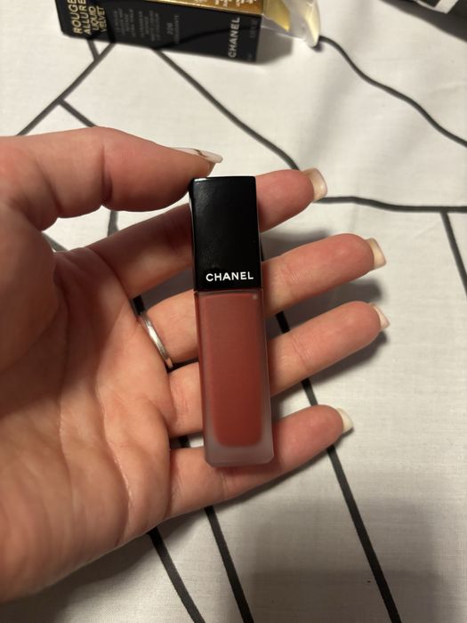 Ruj mat lichid Chanel