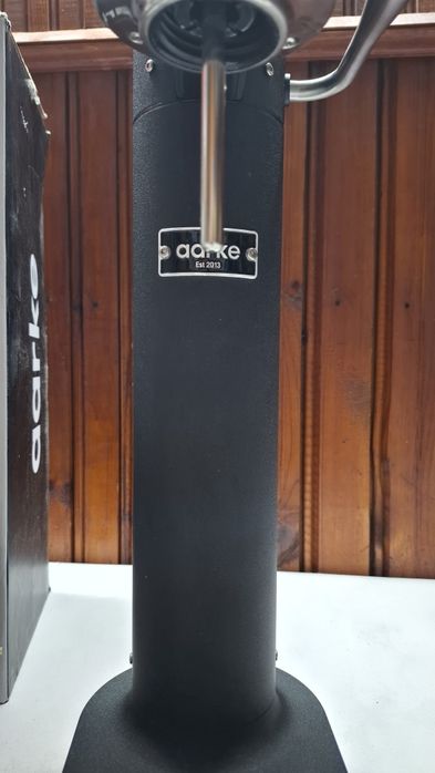 Машина за газирана вода Aarke Carbonator 3, матово черно.