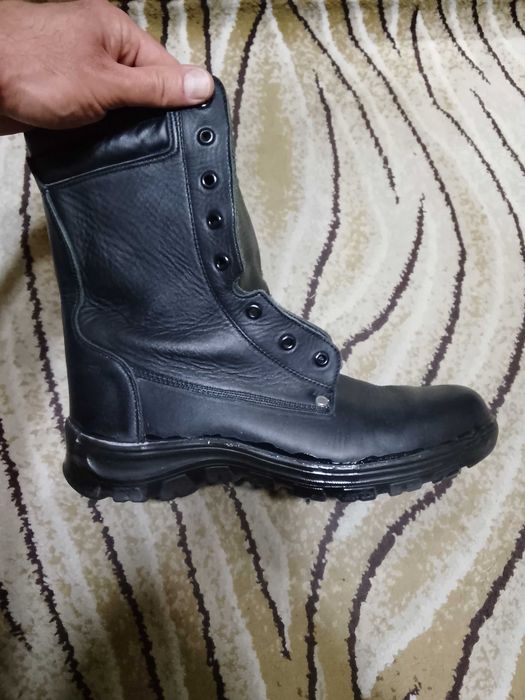 Продаю сапоги из натуральной кожи без меха размер 44