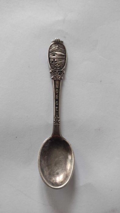 Посребрени лъжички с релефни дръжки