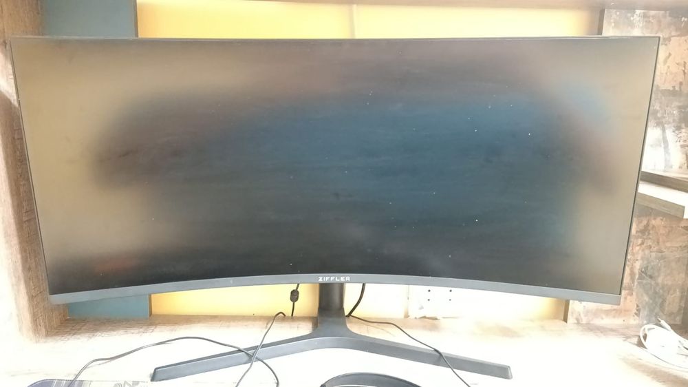 монитор от компании  ziffler 165 hz