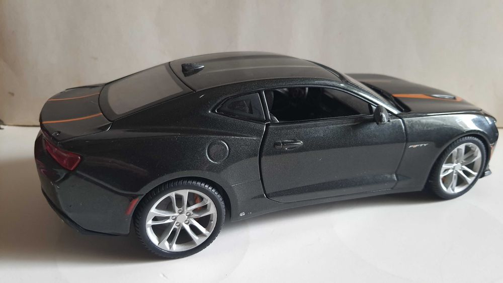 Nissan GT-R 2009 и Chevrolet Camaro 2017 - Мащаб 1:18