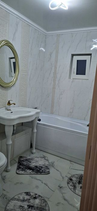 Închiriez apartament 2 cam.Loc.Roman.Sunt proprietar.