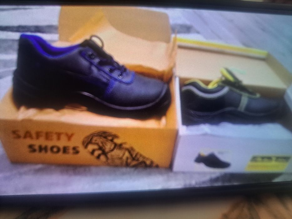 Bocanci cu bombeu nr 43 noi