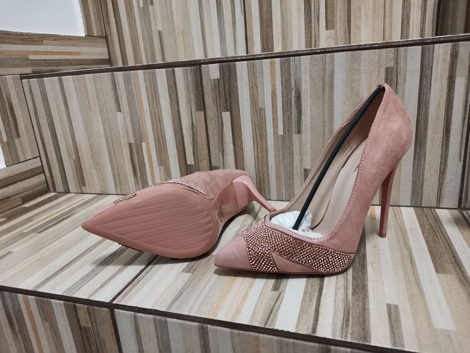 Pantofi cu toc roz prăfuit