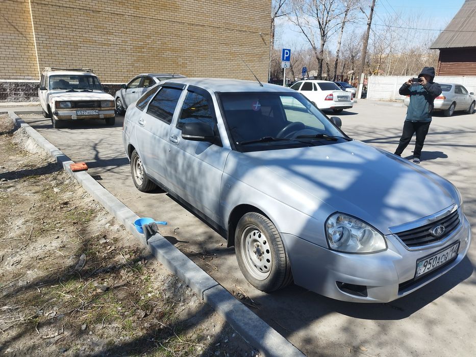 Приора продам  2 миллион