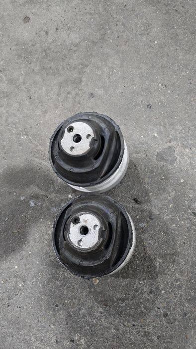 W124 Mercedes подушки двигателя