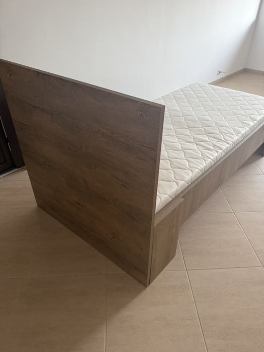 Vând pat 90x200 de o persoană JYSK