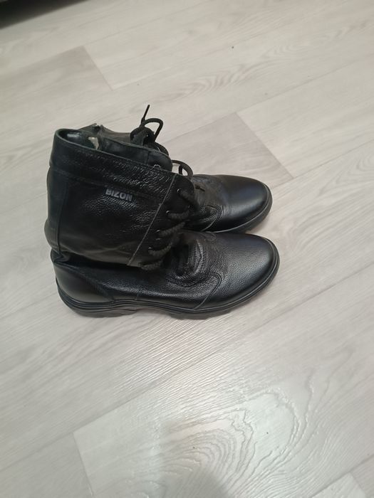 Продам женские кожаные ботинки