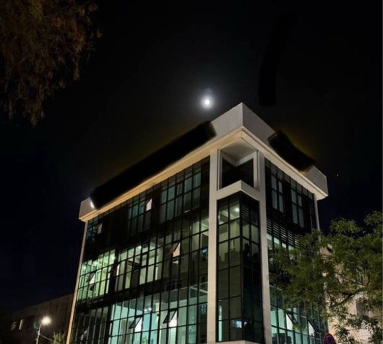 Аренда помещения– м Ойбек, вдоль дороги. С хорошим ремонтом.