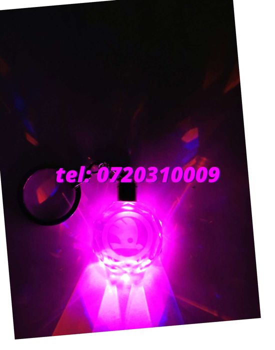 Breloc Sticla Cristal Cu Iluminare Led 6 Culori Skoda Logo Cadou