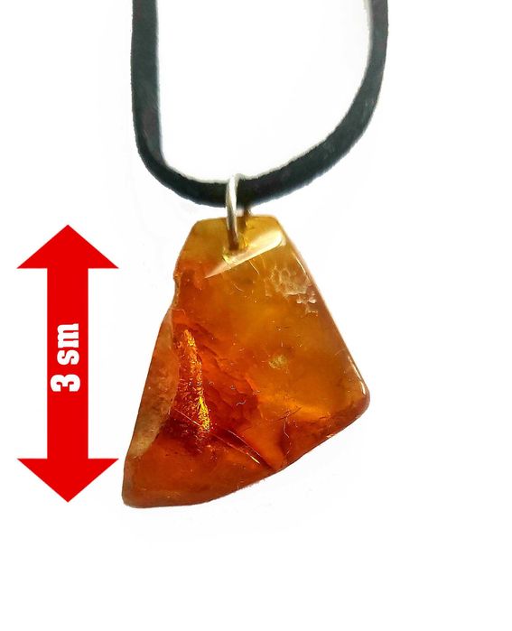 Кехлибарен кулон „Балтийско злато“ на кожена връв