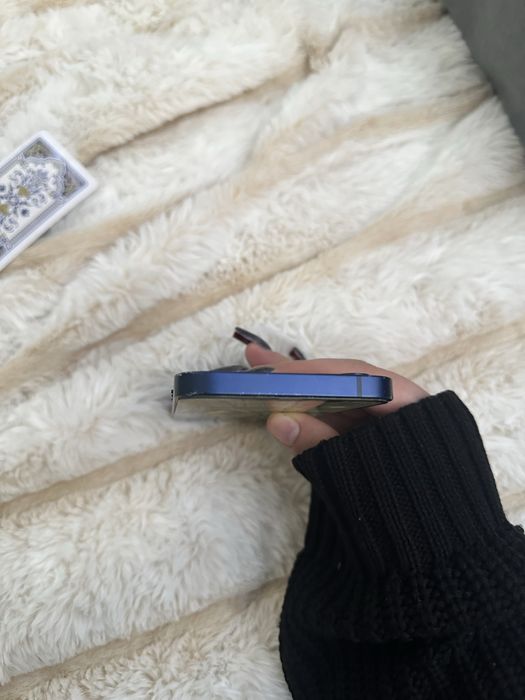 Продаю 12 айфончик