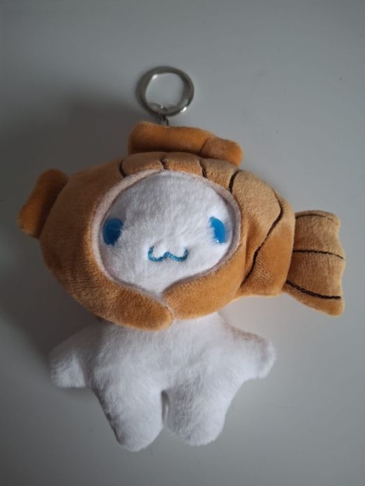 Vând 4 bucbrelocuri Sanrio din plus