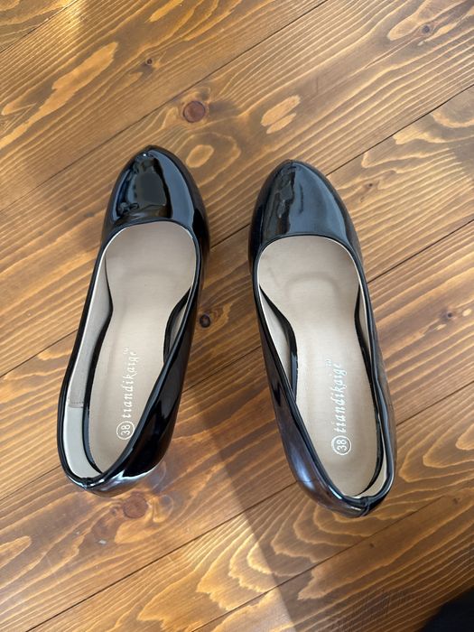 Лачени обувки на ток 38 номер Нови !