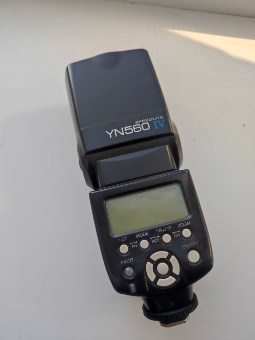 Продам фотовспышку