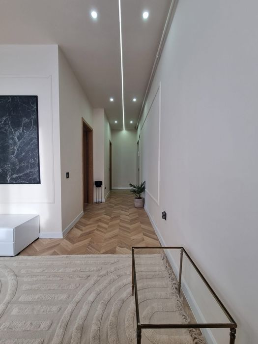 Inchiriez apartament cu 2 camere.