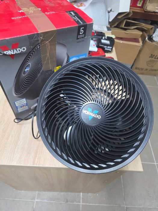 Ventilator de aer negru