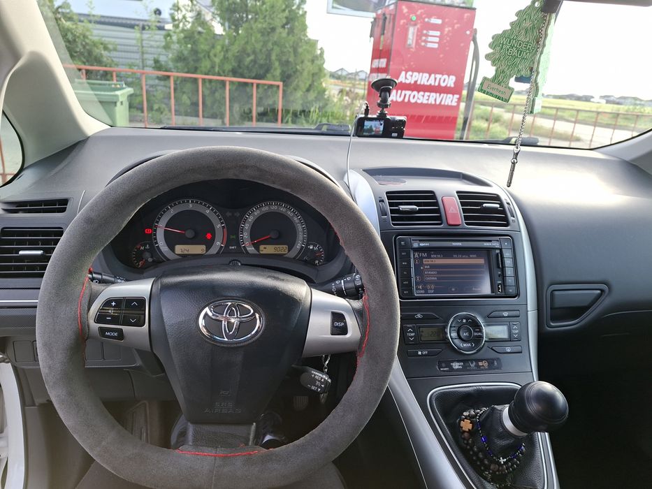 Vând  Toyota  Auris