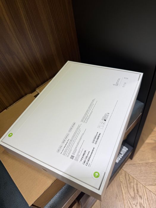 НОВ, НЕРАЗОПАКОВАН! Apple MacBook Pro/M5 chip/14"/16GB RAM/512GB SSD