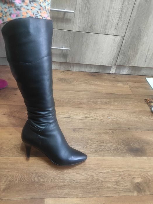 Продам женские сапоги