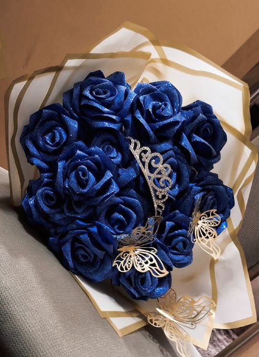 Buchet de 13 trandafiri din satin realizat manual