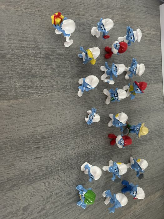 Vand strumfi haiosi toti 100 lei