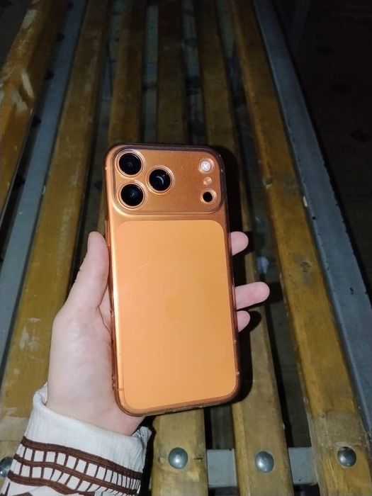 17 Pro Maks orange