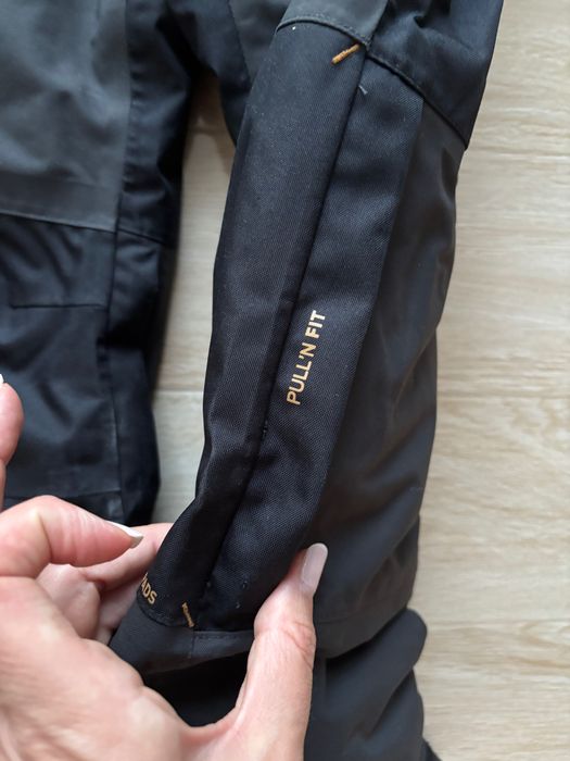 Vând salopetă iarnă 125-136