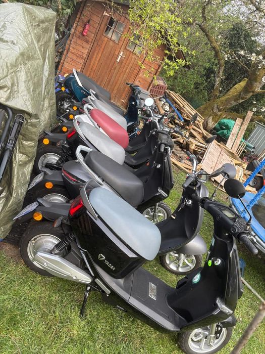 Vând scutere electrice de 50cc și 125cc