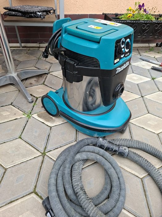 Aspirator șantier Makita VC2211M