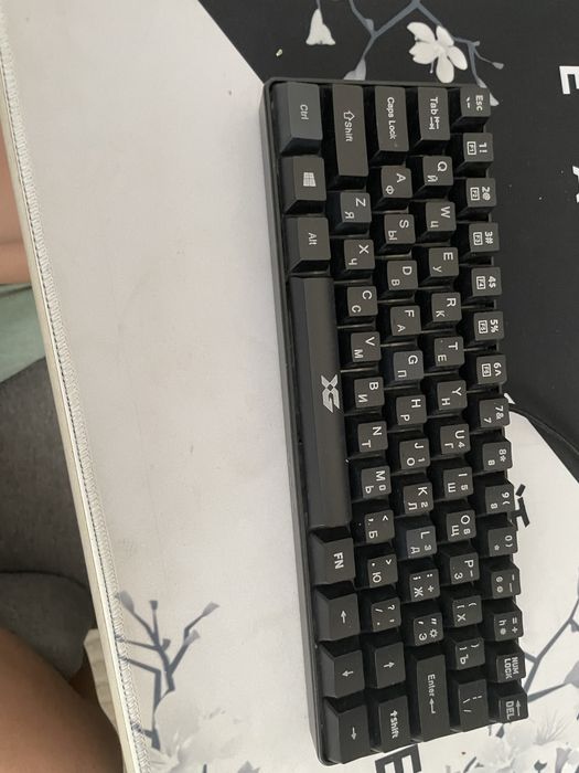 продам 4 клавиатуры с подсветкой дешево оч