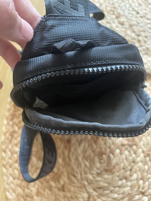 Чанта на Nike не се произвежда.