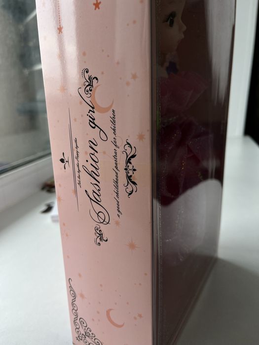 Кукла в подарочной коробке