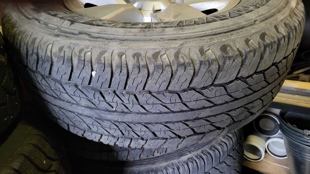 Продам летние шины с дисками оригинал.