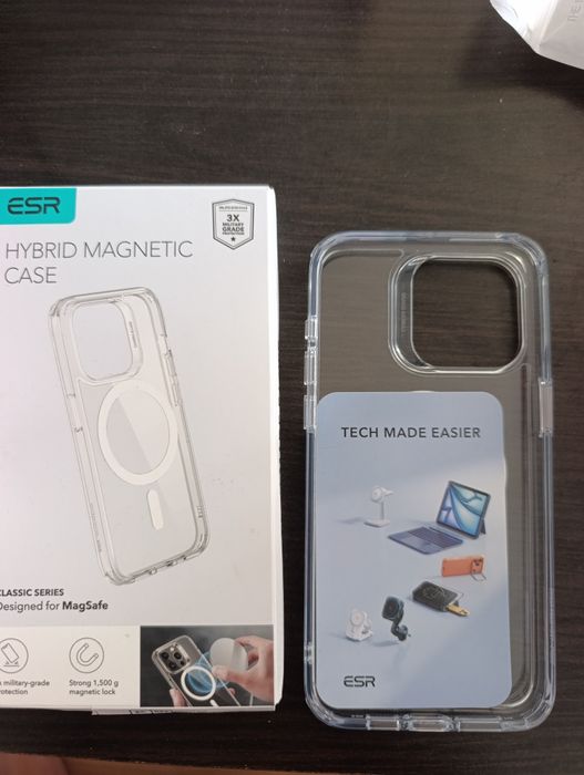 Калъфи (кейсове) с MagSafe и стъклени протектори за iPhone (ESR, TAURI)