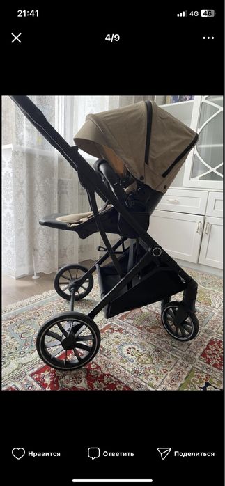 Детская коляска коричневого цвета