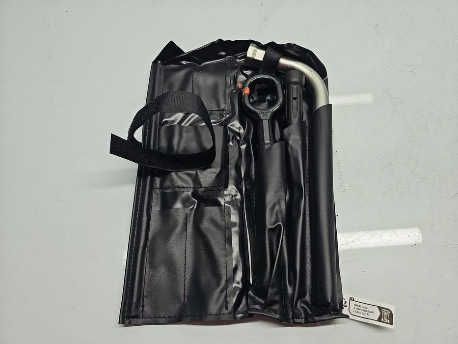 Set cric si cheie AUDI A3 (8YF) [Fabr 2020-2026] 8K0805615A