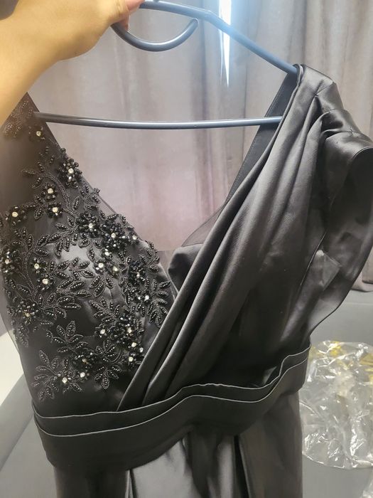 Черна бална рокля