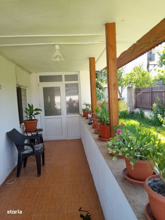 Casa renovata complet, 1800 mp teren, zona linistita in Cornita