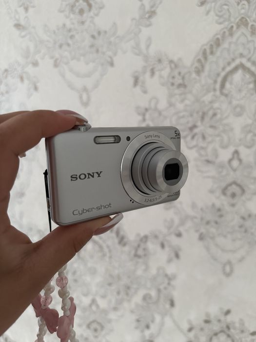 Sony Cybershot DSC - W710