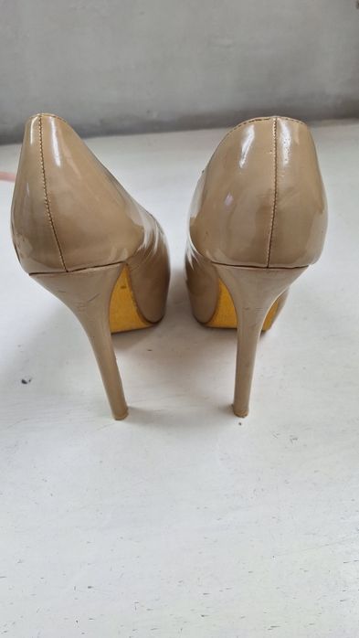 Продавам дамски обувки