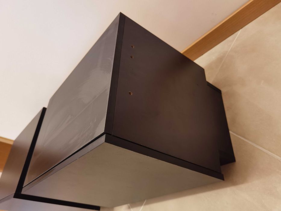 Продавам 2бр ТВ шкафове