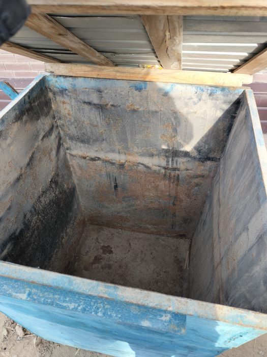 Мусорный контейнер